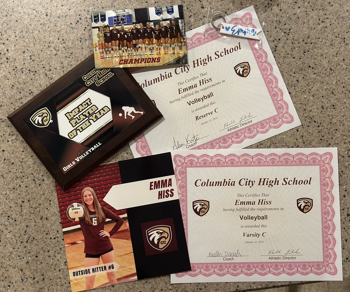 EmmaHiss6's tweet image. End of season banquet for 🏐.  Love all the girls I’ve been blessed to play with!! #Year3 #CCVB