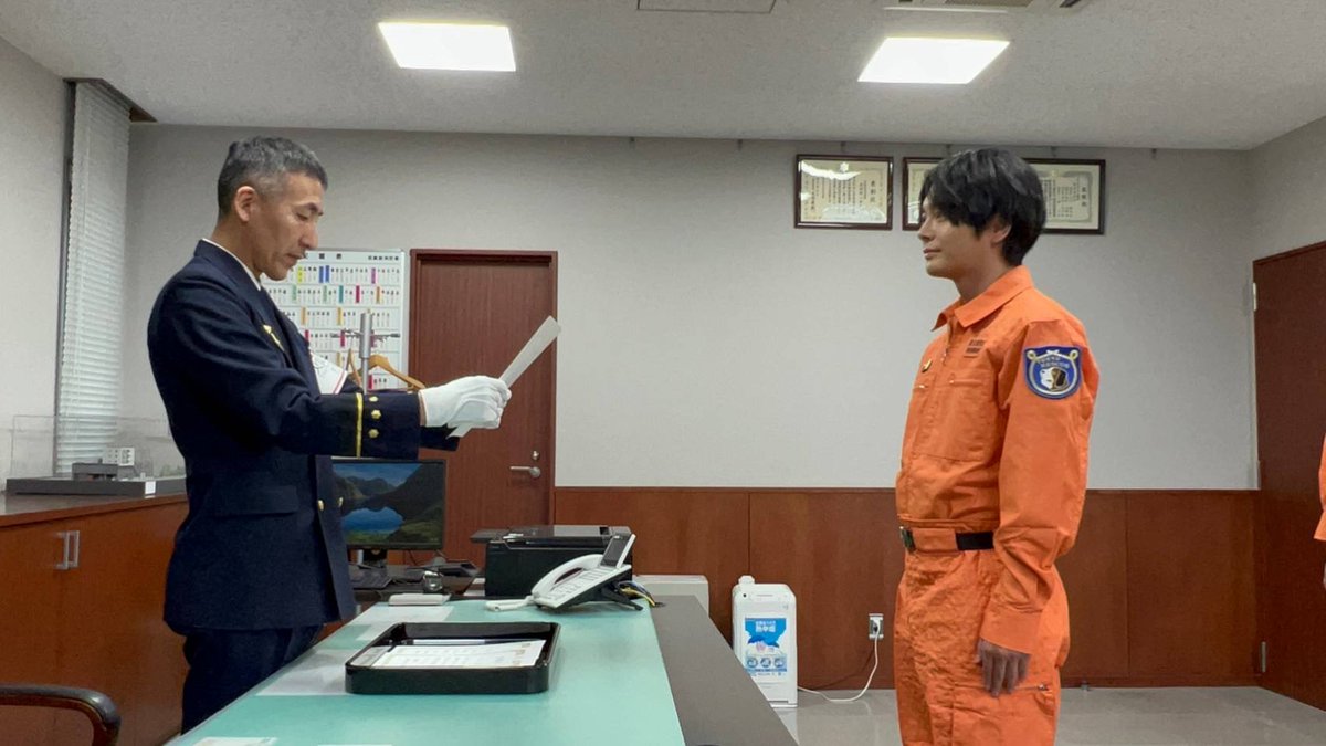megumi_animeoff's tweet photo. ／
武蔵野消防署にて
一日救助隊長に就任🔥🔥
＼

#榎木淳弥 さん #八代拓 さん
#佐倉綾音 さんの3人が

防火衣に身を包み、
本日より始まる火災予防週間を応援👩‍🚒❗️

今後の活躍もお楽しみに✨

#め組の大吾 #救国のオレンジ 
@enojunjunjun @yashiro_taku https://t.co/10KqRlp2Dl