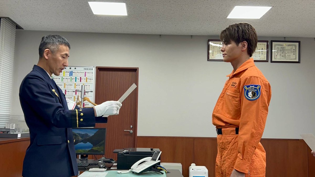 megumi_animeoff's tweet photo. ／
武蔵野消防署にて
一日救助隊長に就任🔥🔥
＼

#榎木淳弥 さん #八代拓 さん
#佐倉綾音 さんの3人が

防火衣に身を包み、
本日より始まる火災予防週間を応援👩‍🚒❗️

今後の活躍もお楽しみに✨

#め組の大吾 #救国のオレンジ 
@enojunjunjun @yashiro_taku https://t.co/10KqRlp2Dl