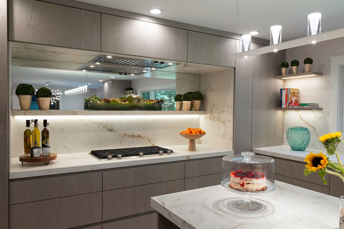 NYinteriordesig's tweet photo. We created this unique cooking area with hidden vent, illuminated shelf and mirrored upper backsplash to create a feeling of even more space in this luxurious kitchen. 

#interior
#homedesign
#interiorstyling
#evelynbenatar
#interiordecor
#decor
#interiordesign https://t.co/chiVmoqjWj