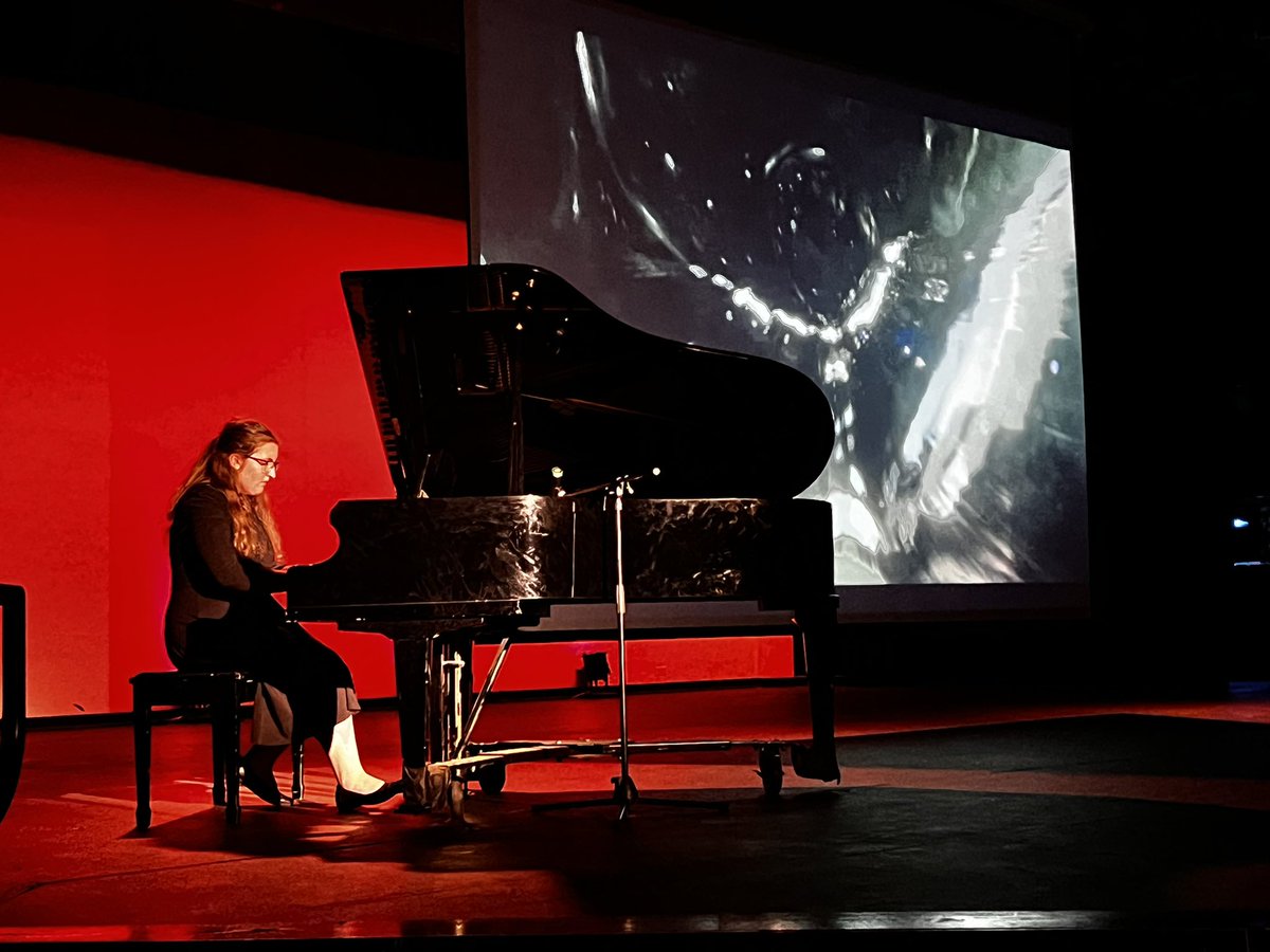 mary luckritz tweet media