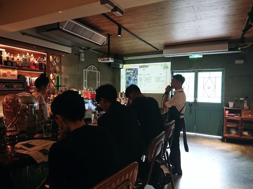 imjason520's tweet photo. #2023工事回顧
#mariebrizard 
#2023thebartendersociety 
#cocktails
#mastersclass 
#training
#taipei 
#英勝國際
#taiwanbartenders
#吾雙 
#imjason https://t.co/UmZ3hOrqpX