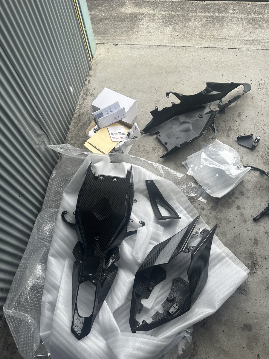 ZX25R_yoshi's tweet photo. これがこーなって、こー!笑
思ってたより早く終わりそう😋
#yzfr1
#Maxicarbon https://t.co/o4Hfxkjxte