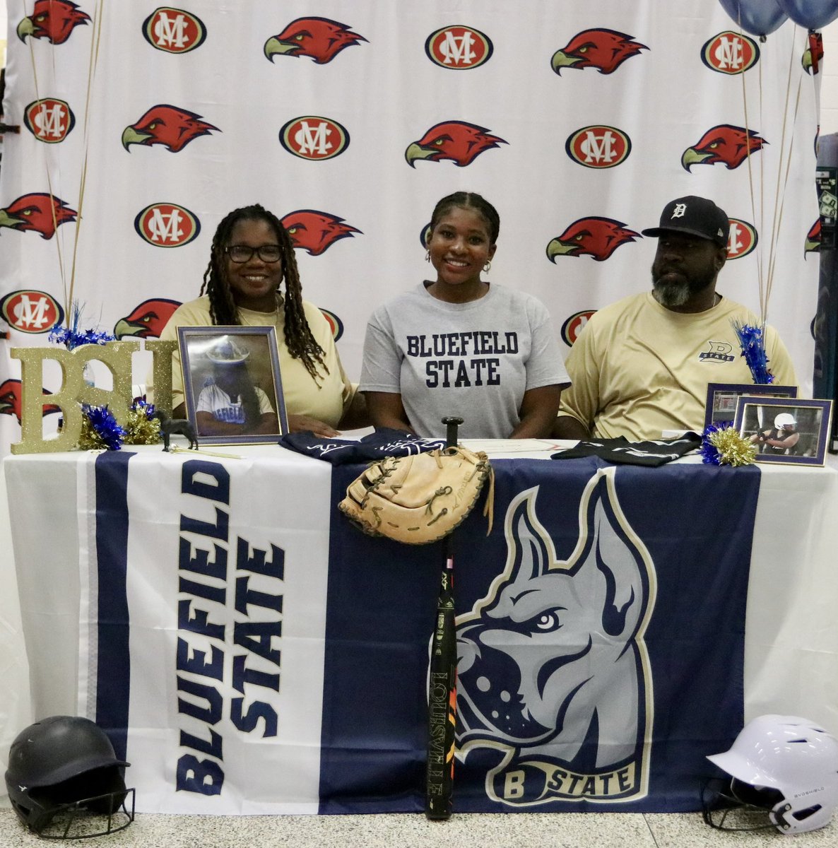 HawksSB's tweet photo. Congratulations to @_ariidavis , @45softballsarah @KylaJones_2024 on signing your commitment at the next level. We are all so proud of you! https://t.co/6yCkMSbi3P