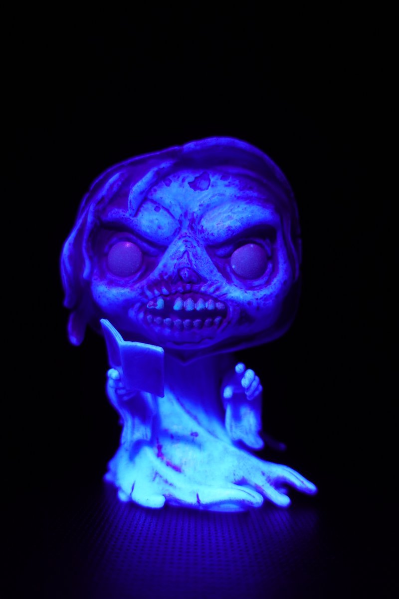 hum... still in the mood of #scary #spooky stuff for my #toyphotography #toysphotography.. maybe I'll be having #Halloween contents in November?!? ahahahah #toys #funkopop #blacklight #nightphotography #toyphoto #nuo2x2 #nuo2x2toycam #creepshow #thecreep #toyscollector #Funko