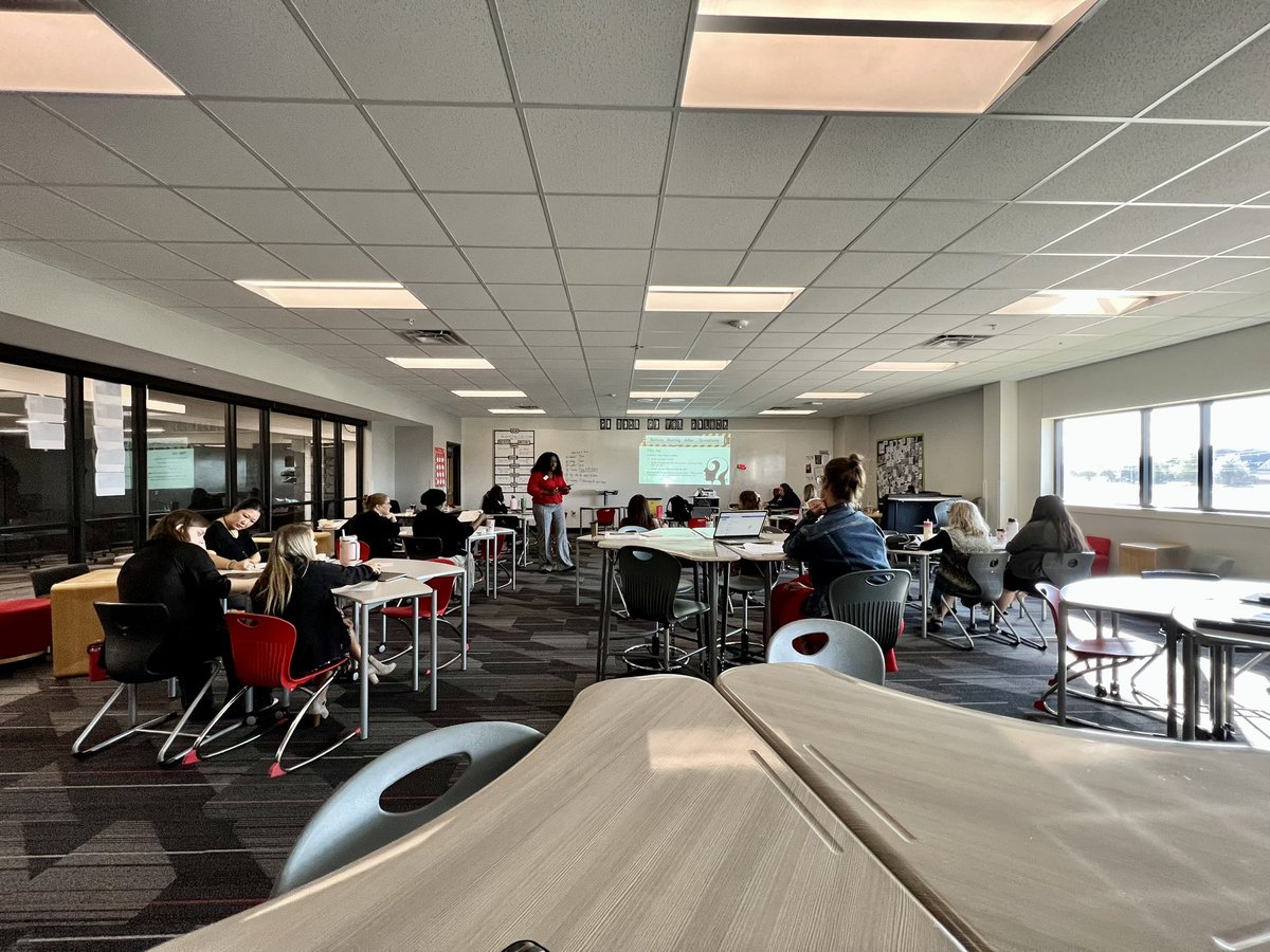 CoppellESLBIL's tweet photo. Thank you Chandra from @Region10ESC for an amazing training today @CMSWestWrangler #cisdreads #cisdwrites https://t.co/NDobocS1X1