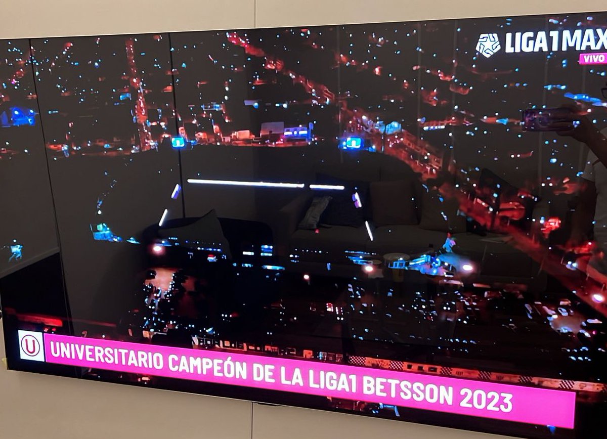Jeetsa's tweet photo. Universitario campeón ❤️  

Prendan las luces picones!!!!!!! https://t.co/AAiPsCh0oJ