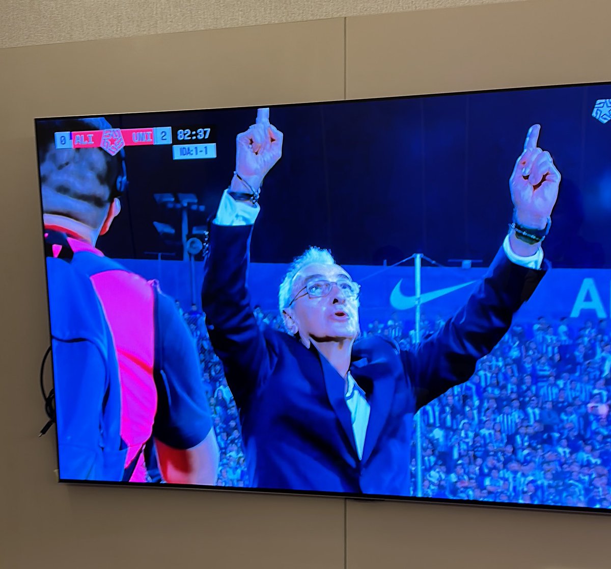 Jeetsa's tweet photo. Universitario campeón ❤️  

Prendan las luces picones!!!!!!! https://t.co/AAiPsCh0oJ