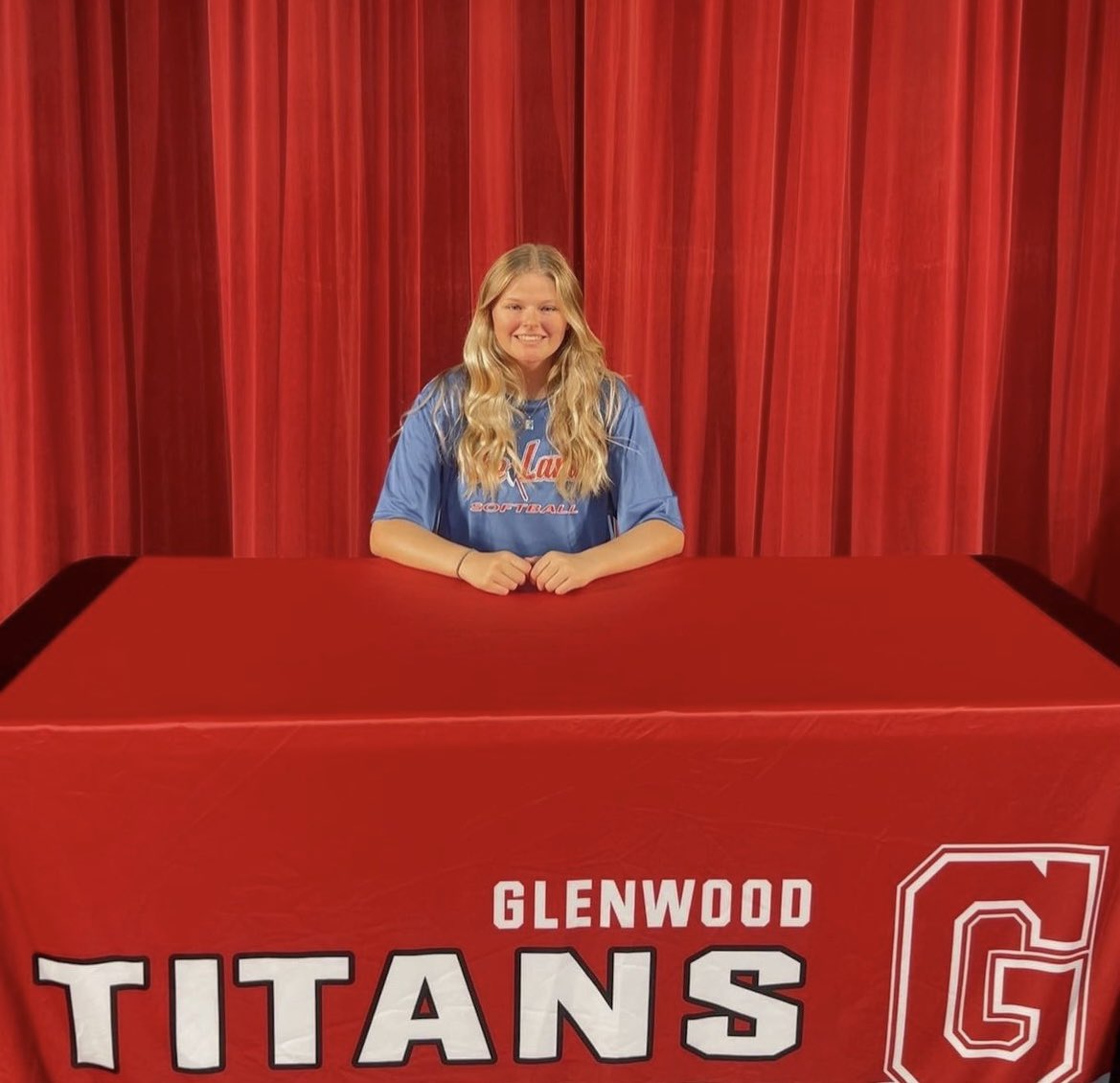 Congratulations to 3 of our @IL_Firecrackers on their signings today! Way to go @graceblakemore2 (@MBU_Softball), @RubyTarr27 (@WIUSoftball) and @CPatterson2024 (@Loggersoftball). We are so proud of you all!!🧨🧨🧨