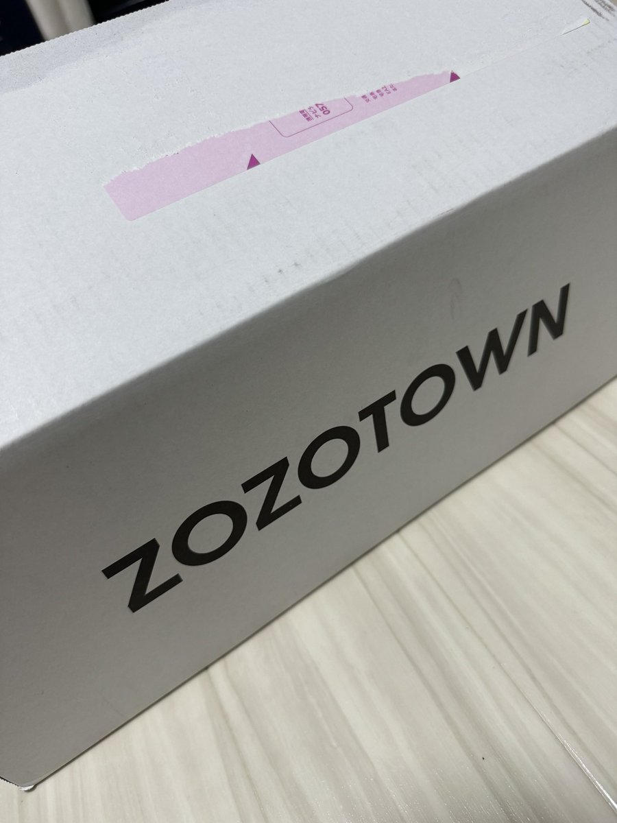 __rinatea__'s tweet photo. @zozojp 
初めて白箱で届いた🤍
嬉しい🎁

#ZOZOWEEK箱CP https://t.co/Q94R0FA6UY