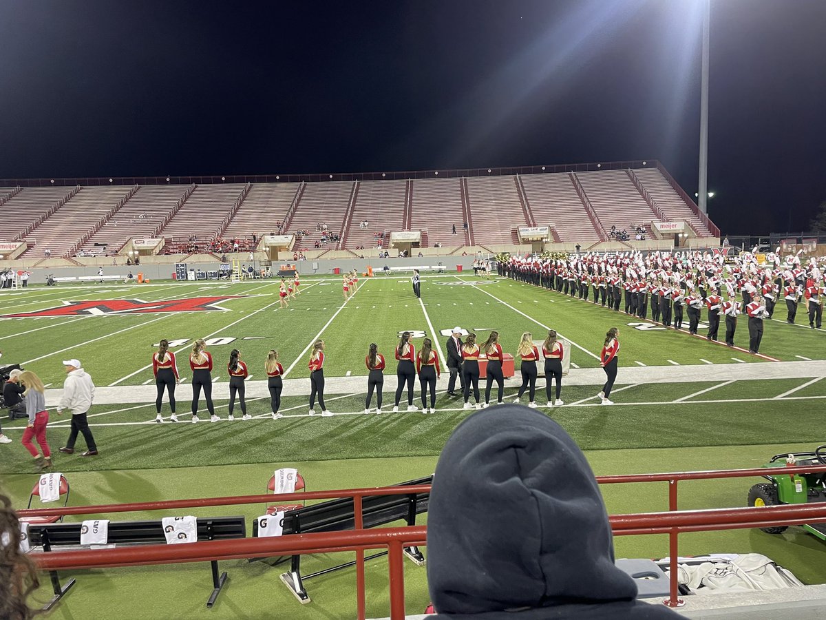 MichaelBraunm's tweet photo. Had a great time at Miami tonight. 
Thank you for the opportunity @CoadyKeller1 @Martin_Miami_HC @MiamiOHFootball @CoachBowling_GC @GCwarhawksfball @robertmobley27 @coachrfloyd https://t.co/2RqoRHUZ5L