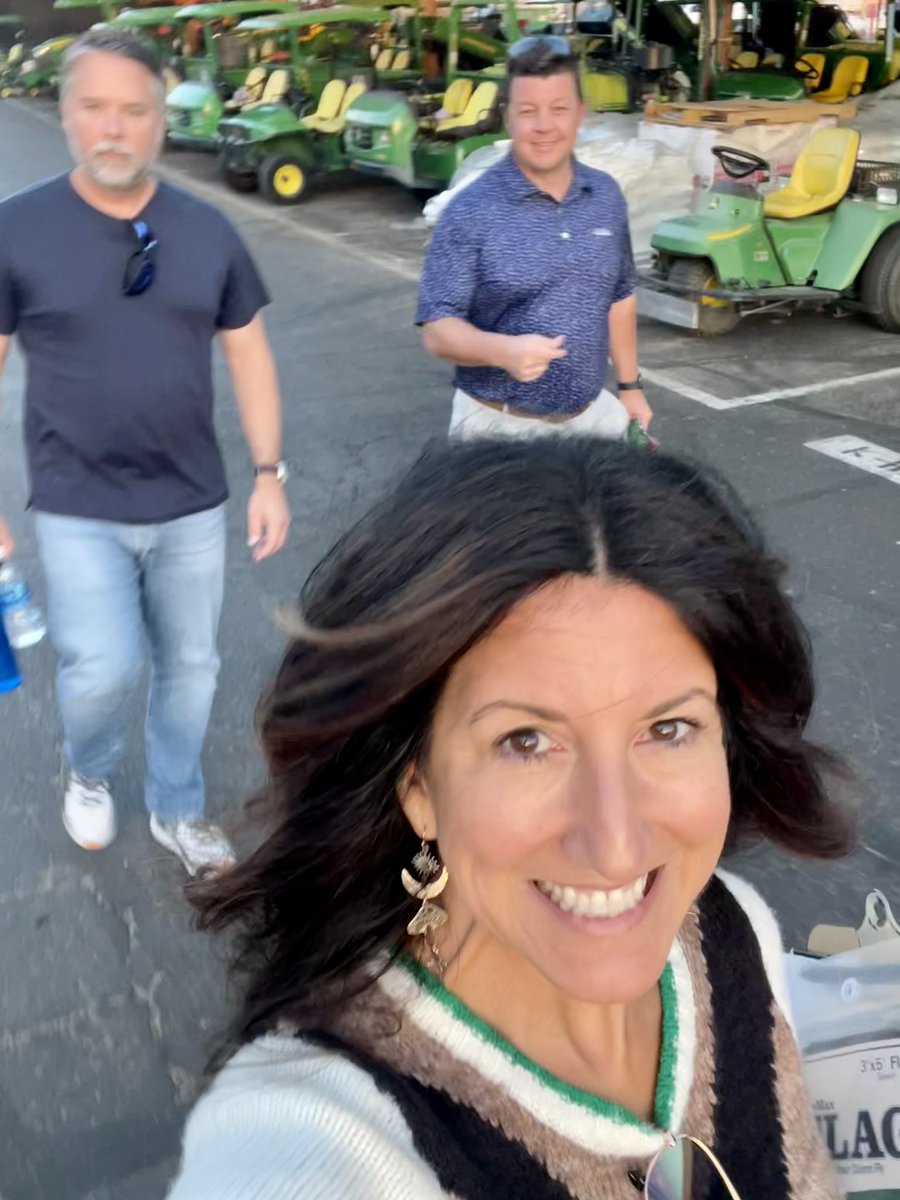 GDRizzi's tweet photo. Hello Arizona! π΅ Final prep for filmingβ¦hmmβ¦whatβs in the cart?!! #Turfbusters https://t.co/HjV5QIHR1w