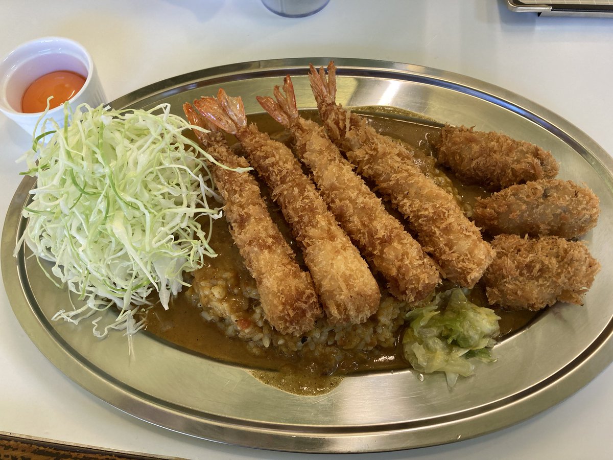Yu18862521's tweet photo. エビフライ×2、カキフライ、キャベツでヘルシーに

#深江カレー https://t.co/AoO7XJAoxe