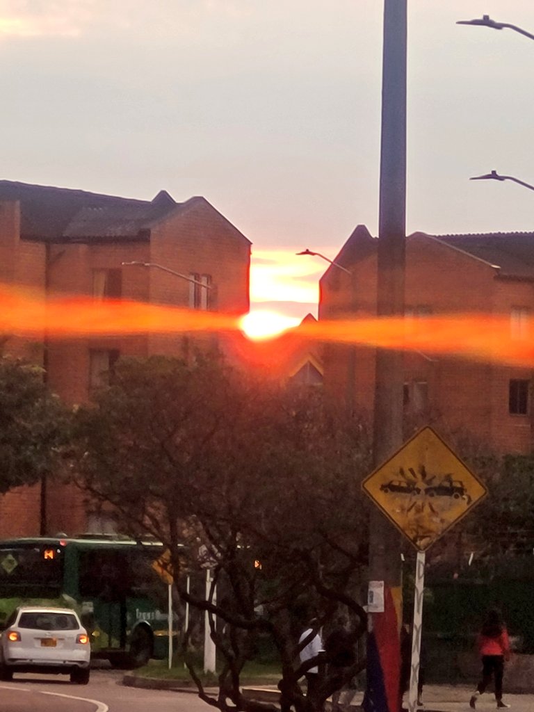 tatfor24's tweet photo. Amo las puestas de Sol ☀️ Bogotá últimamente dándola toda♡ https://t.co/L7gahAFc21