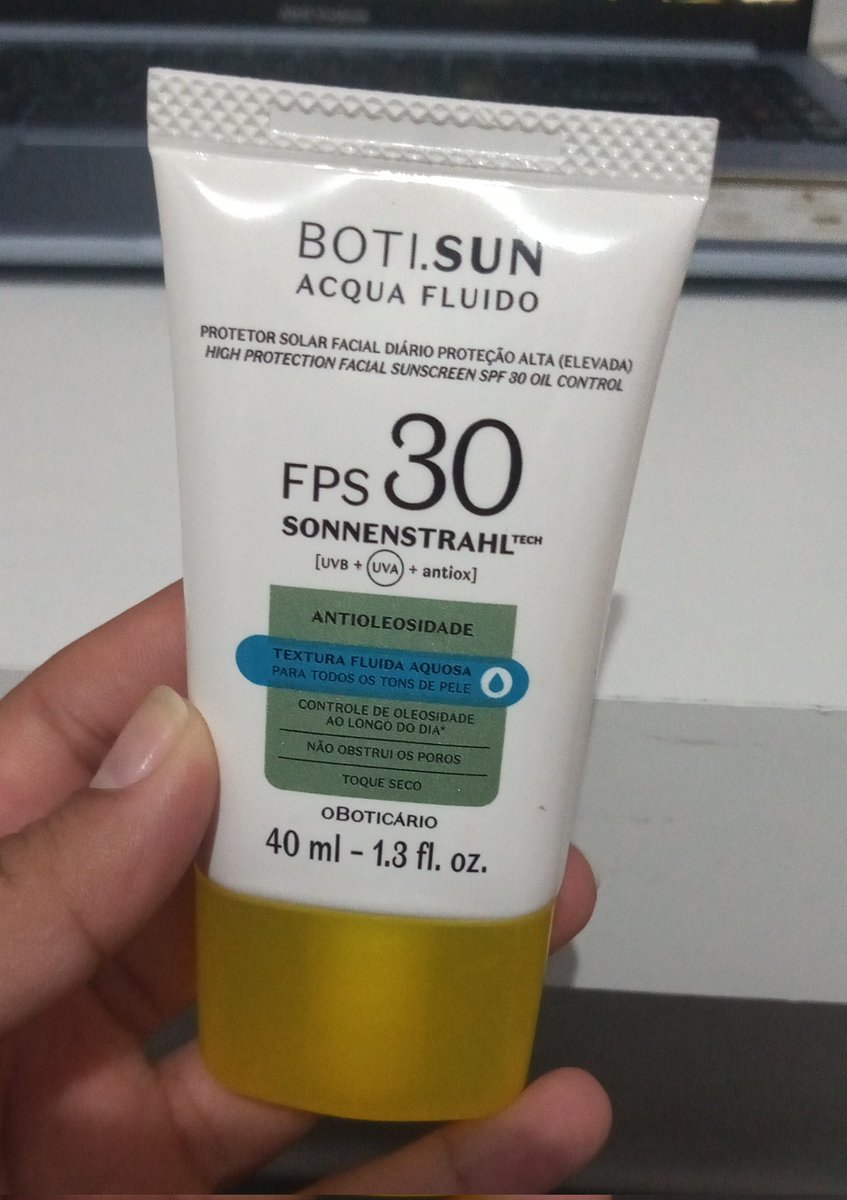son_nanne's tweet photo. @ZH0UMl419 Amiga, eu tô usando um do O Boticário muito bom e não deixa a pele grudenta kkkkkkk https://t.co/v0MyZeoUqT