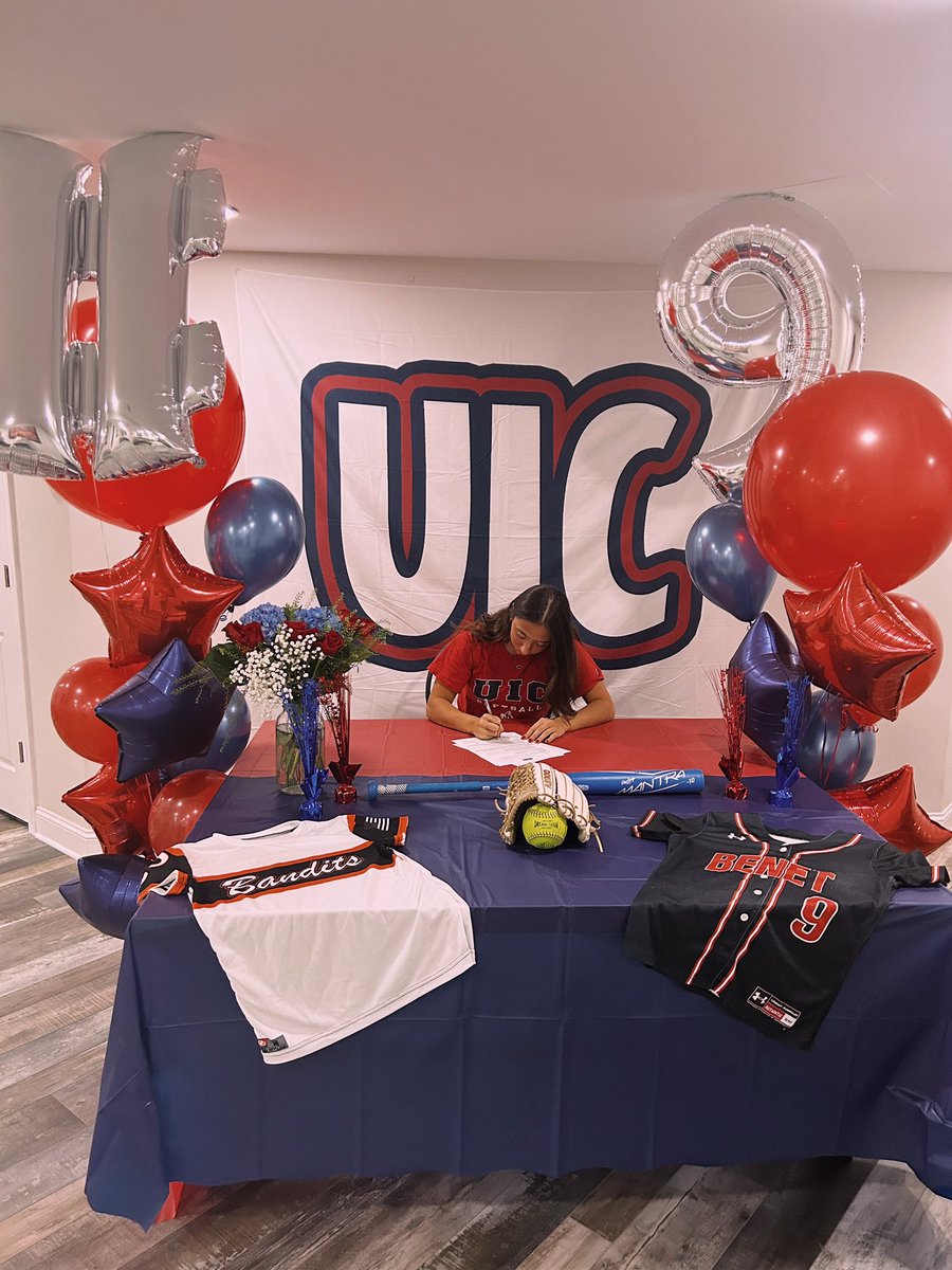 Made it official!! So so excited to be apart of the Flame family 🔥 <a href="/UIC_Softball/">UIC Softball 🔥🥎</a> #fireupflames #chicagoscollegeteam ❤️💙