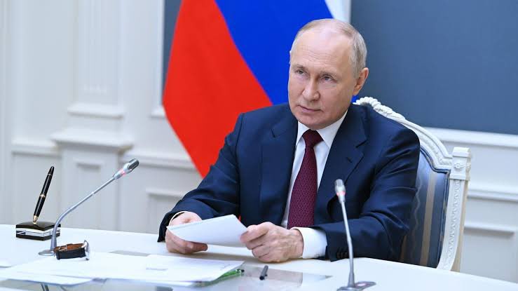 RusEmbassyJ's tweet photo. 🎙️🇷🇺 ロシアのV.プーチン大統領:

☝🏼私たちは万人のための正義に賛成します。誰であろうと搾取される時代はもう過去です。国や民族は自分たちの利益と可能性を明確に認識し、自分を頼りにする用意ができています
🤝🏼私たちは平等と、様々な国の様々な潜在性を支持します

詳細🔗https://t.co/C2lgdUjVVC https://t.co/Y1AScJvrfn