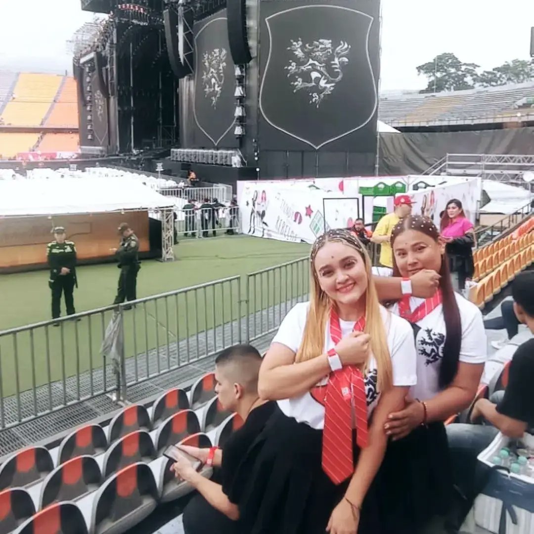vaneeortega2's tweet photo. La mejor experiencia de mi vida fui demasiado feliz valió la pena cada segundo de espera 
QUE CONCIERTO  TAN CHIMBAAAA https://t.co/wLVnPYoXVz