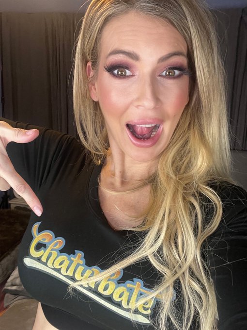 Ok, no more screaming! My voice is officially gone! How ironic that I was camming @chaturbate when the