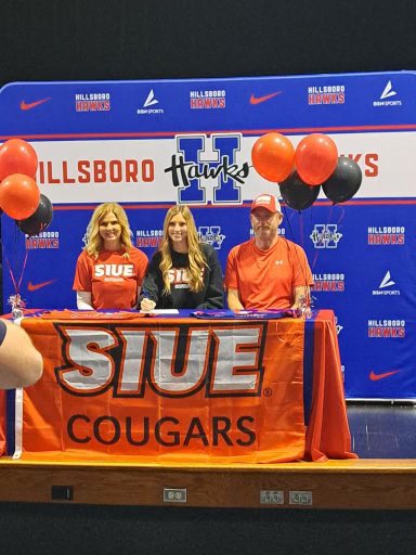 These young ladies had a busy day today making it official!!✍️🥎 More Seniors will make it official in the coming weeks.
Congrats today to:
<a href="/MazzolaSophi/">sophi mazzola</a> <a href="/UWSoftball/">Washington Softball</a> <a href="/emma_gipson17/">Emma Gipson</a> <a href="/SIU_Softball/">Saluki Softball</a> <a href="/KylieWitthaus/">Kylie Witthaus</a> <a href="/USISOFTBALL/">USI SOFTBALL</a> <a href="/laurennichols33/">Lauren</a> <a href="/SIUESB/">SIUE Softball</a>