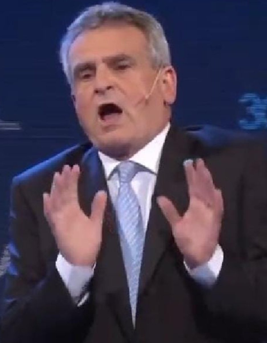 El tipo estaba sintiendo físicamente las piñas del debate sjsj