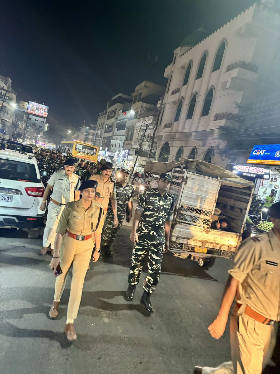dsp_anita's tweet photo. Knowing the route
Dominating the route
Eventually strengthening the roots of security ......Jai hind
@MPPoliceDeptt
@hariips
@CP_Bhopal
@RiyazIqbal_IPS
@dcpbhopal_zone3
@CEOMPElections
@JansamparkMP
#VadaVardiKa #mpolice https://t.co/v7Bp7zVhPI