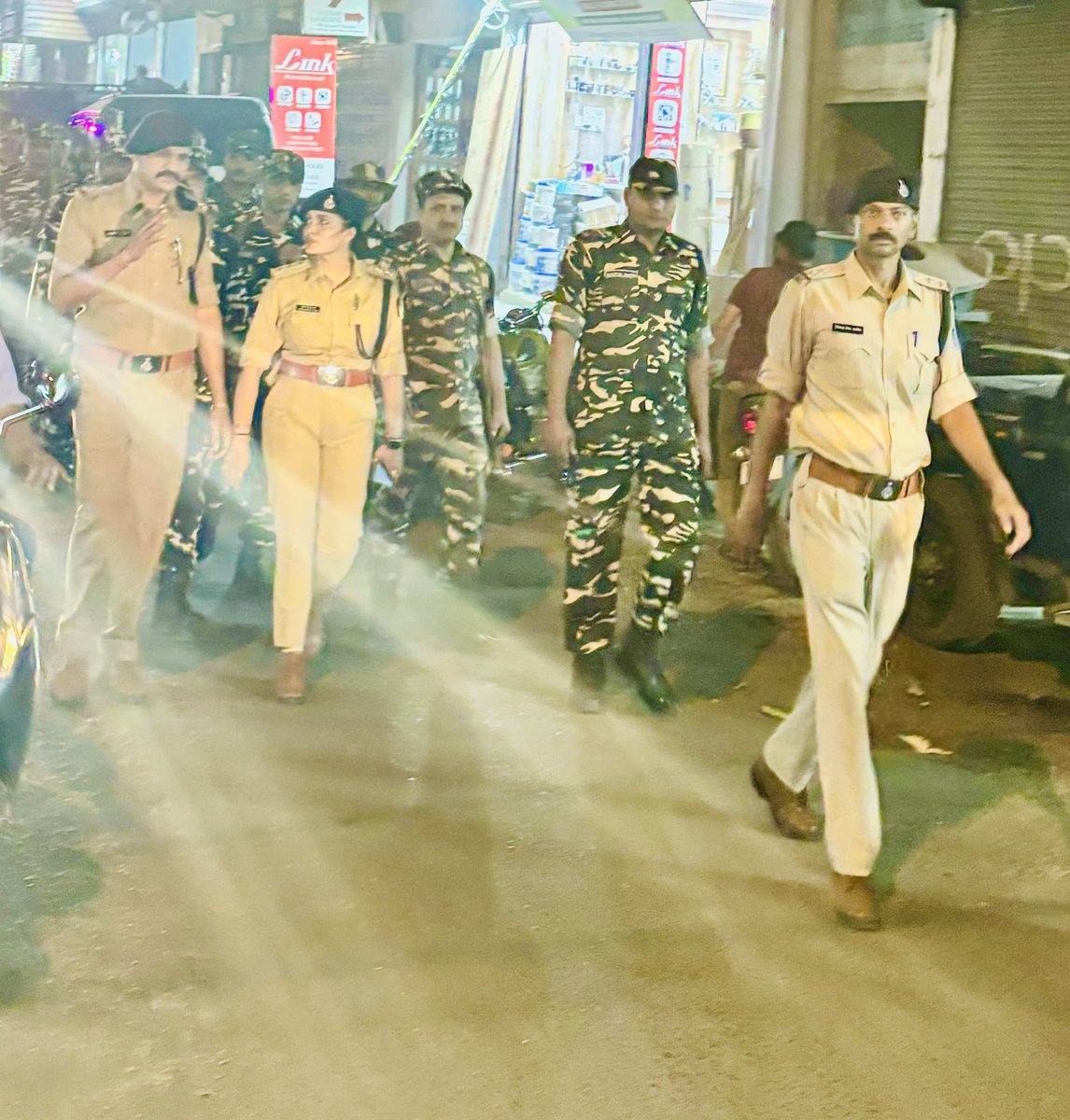 dsp_anita's tweet photo. Knowing the route
Dominating the route
Eventually strengthening the roots of security ......Jai hind
@MPPoliceDeptt
@hariips
@CP_Bhopal
@RiyazIqbal_IPS
@dcpbhopal_zone3
@CEOMPElections
@JansamparkMP
#VadaVardiKa #mpolice https://t.co/v7Bp7zVhPI