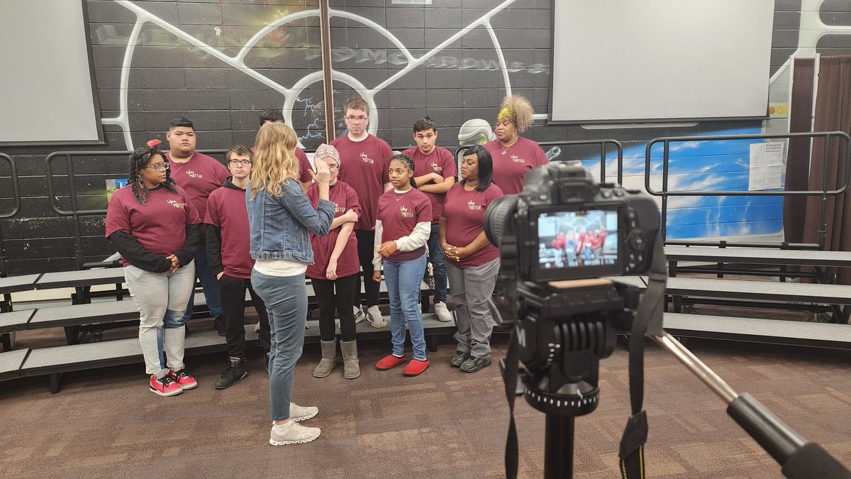 ShepardYearbook's tweet photo. It's club photo day and our yearbook staff is capturing hundreds of students for the 2024 yearbook. Don't forget to use the code THANKS to get $5 off your order at https://t.co/JppKixzPbo https://t.co/qjtewR53Ze