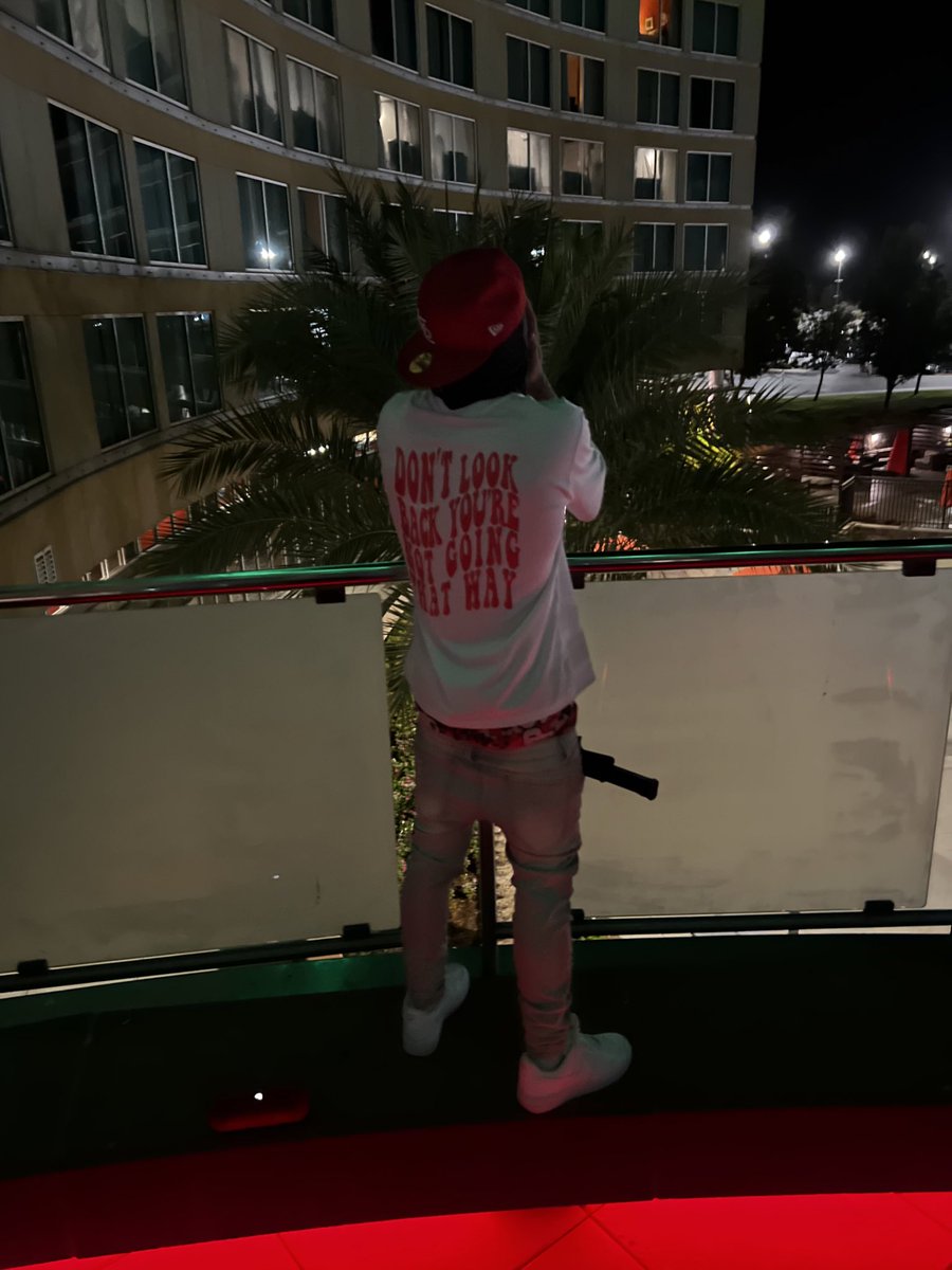 RealspillJay's tweet photo. Ima band chaser, keepa pole 2 make ma plan safer ✝️🙏🏽 https://t.co/DYfrSylnEy