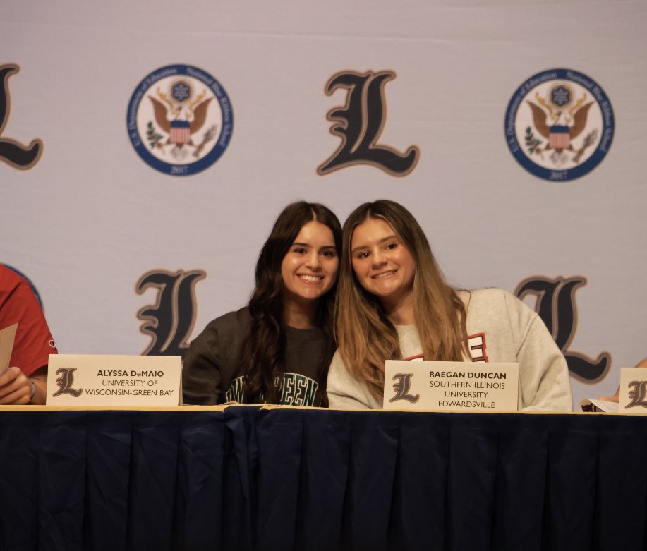 Officially OFFICIAL ! So happy that I got to sign with my best friend <a href="/RaeganDuncan32/">Raegan Duncan</a> right by my side 🫶🏼 Can’t wait to be apart of the <a href="/GBPhoenixSB/">Green Bay Softball</a> family! 💚🖤