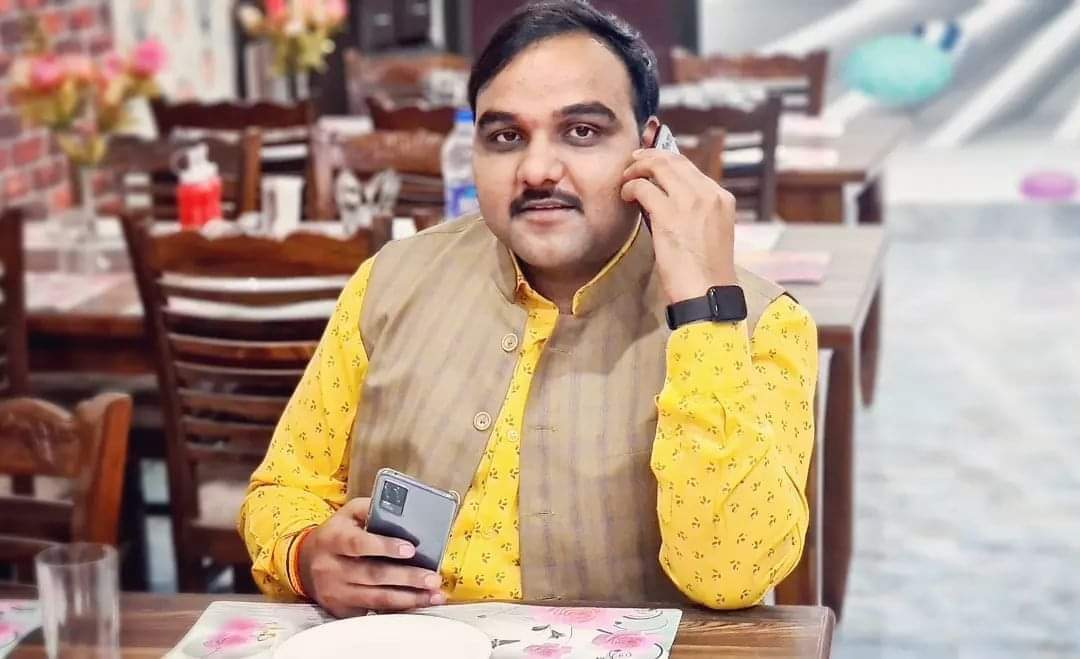 mayank__8090's tweet photo. हमारे हृयदप्रिय सबसे करीबी हमारा हमेशा साथ देने  अभिवावक के रूप मे साथ रहने वाले दुख सुख मे साथ रहने वाले केराकत विधान सभा के विधायक के मीडिया प्रभारी और भाजपा युवा मोर्चा के जिला मंत्री गौतम मिश्रा गोलू भैया जी को जन्मदिन की  हार्दिक बधाई 🙏❤ https://t.co/ih2vNSw69f