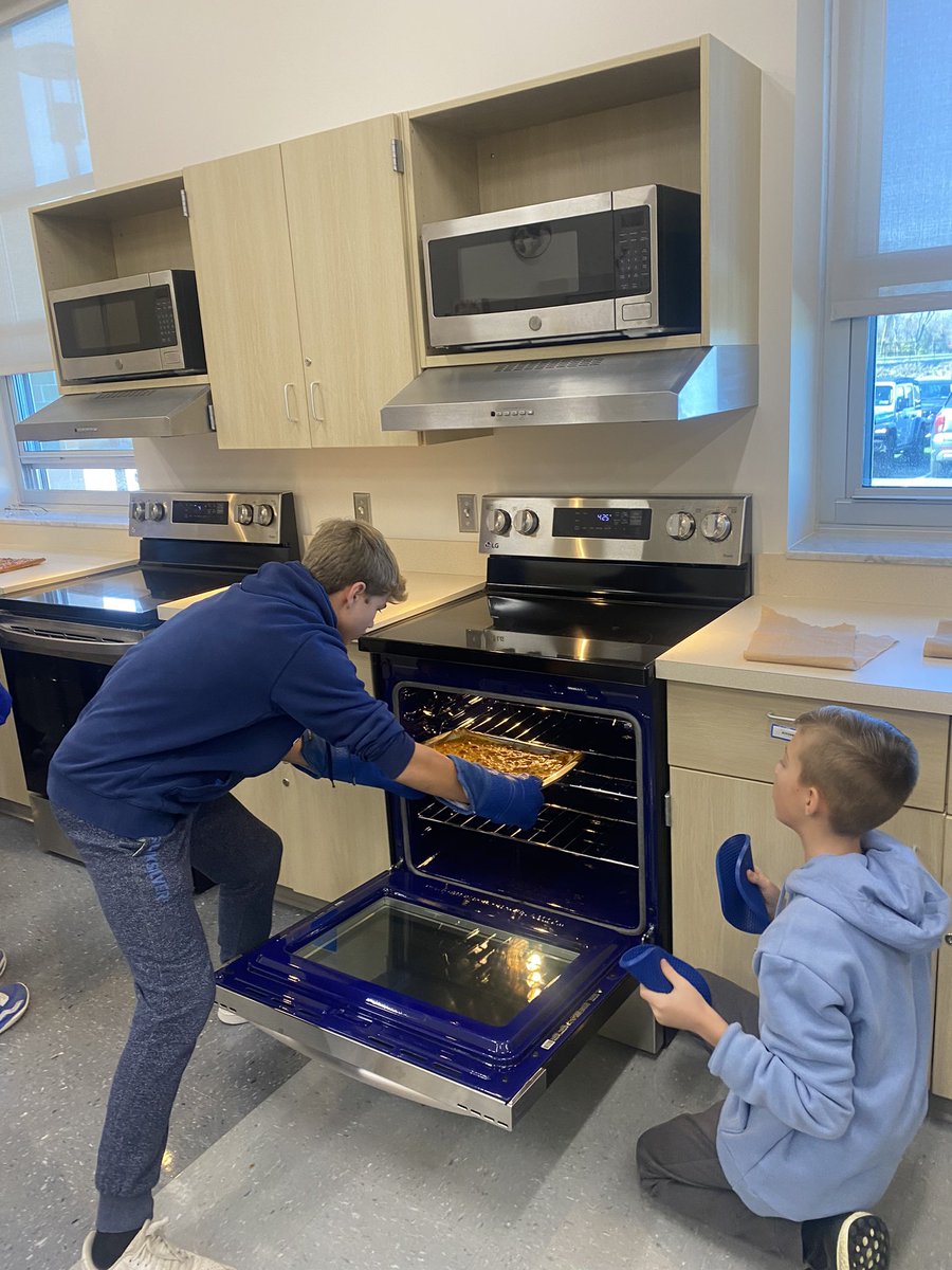 Kelly Berg Canon-McMillan Middle School tweet media