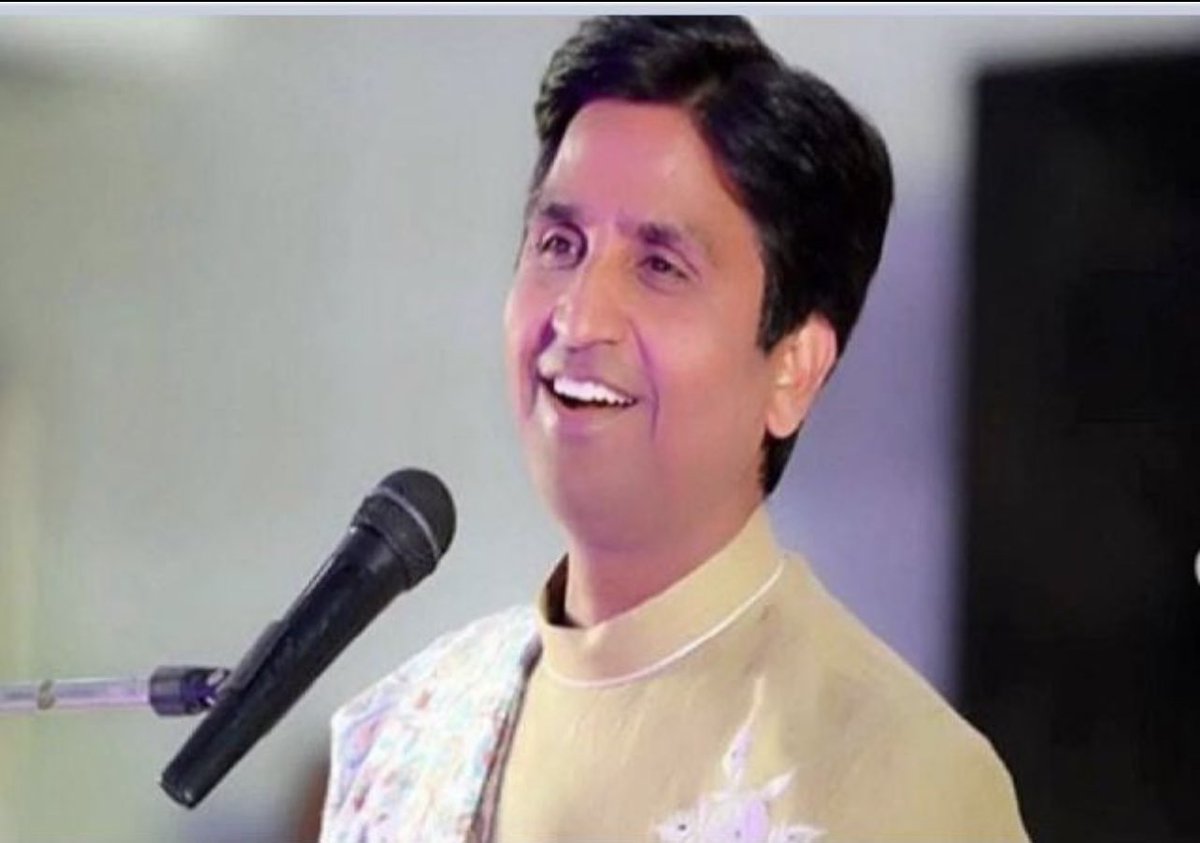 suryapsingh_IAS's tweet image. डॉक्टर पल्लव बाजपेयी का आरोप है वे अस्पताल से घर जा रहे थे, रास्ते में कवि कुमार विश्वास के सुरक्षागार्ड्स ने कार को रास्ता न देने की वजह से उन्हें बहुत पीटा, लहुलुहान कर दिया।

उधर पेशबन्दी में कुमार विश्वास ने एक ट्वीट कर उल्टे डॉक्टर पर ही हमले का आरोप जड़ दिया, जिसे…