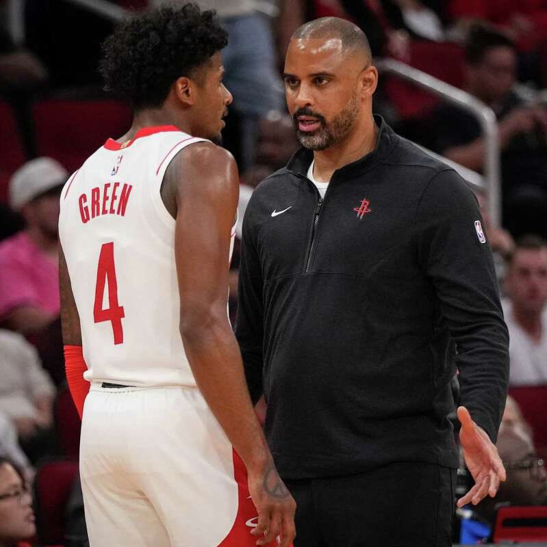 LegionHoops's tweet photo. Rockets coach Ime Udoka reminded Jalen Green that Austin Reaves made Team USA over him to motivate him for tonight’s game.

(via @JTGatlin) https://t.co/xMOftPZzBo