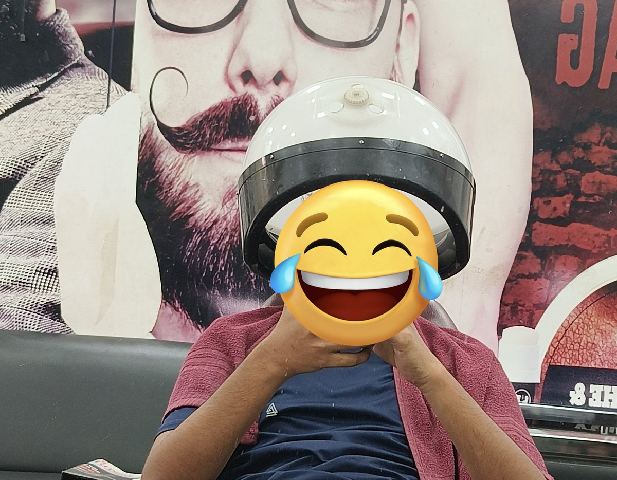 Yaarige_helona's tweet image. ಯಾವ್ comb 🪮 ನಲ್ಲಿ ಎಳುದ್ನೋ,
30-40 hairs ಕಿತ್ಕೊಂಡ್ ಬಂತು

ಆಮೇಲೆ ಅವ್ನೆ Dandruff, hair fall ಜಾಸ್ತಿ ಆಗಿದೆ ಅಂತ ಹೇಳಿ Hair spa recommend maadi 700₹ ಇಸ್ಕೊಂಡ

#FirstTimer