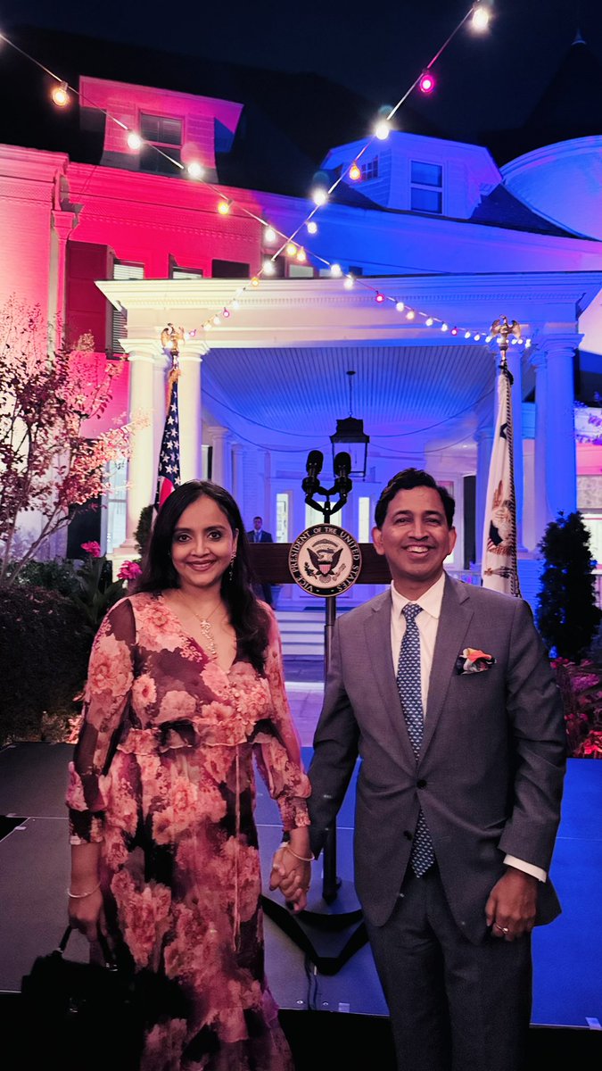 isaurabhshukla's tweet photo. Honoured to join @VP @SecondGentleman for a Diwali celebration at their residence in Washington DC.  Diwali is about spreading light in the time of darkness which is so relevant in the challenging times that we see today and VP Harris mentioned this and her Diwali nostalgia was truly touching. Great to meet many friends from the vibrant Indian diaspora in the US #Diwali #US #India 🇺🇸🇮🇳 @prritinarain