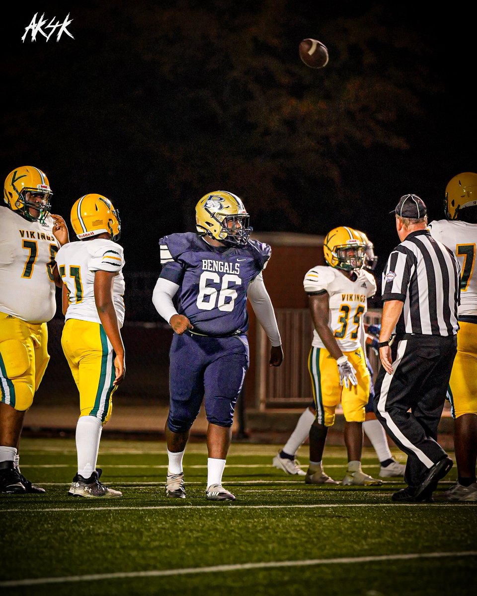 XavierLewis26's tweet photo. I didnt play football my freshman year. I had to work hard to prove my coaches I was good enough and think I did that. Our season is over but I still hungry for more downs! Imma shock the world next season.🐅🐅🐅 @Qs_daddy  @JMMartin59 @BHSBengalFB https://t.co/rcCQMl67qB