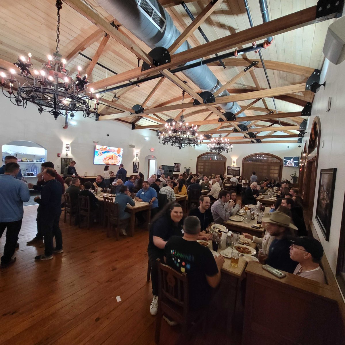 Learn21Team's tweet photo. Thanks for a wonderful night #learn21conf friends! We had a blast with you at the Hofbrahaus tonight! https://t.co/eqrU0ol9vG