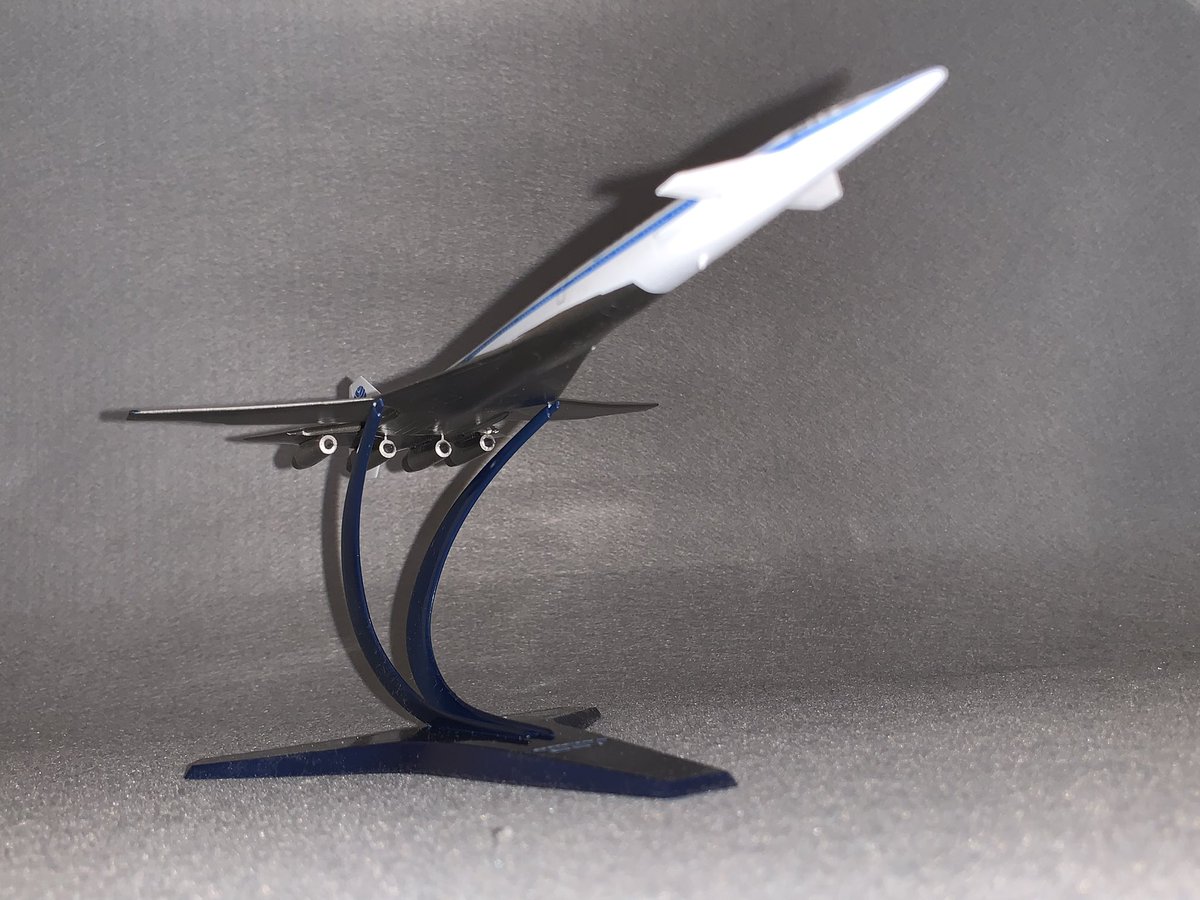 アトランティス(旧モノグラム)の1/400 B2707-200完成しました。VG翼は