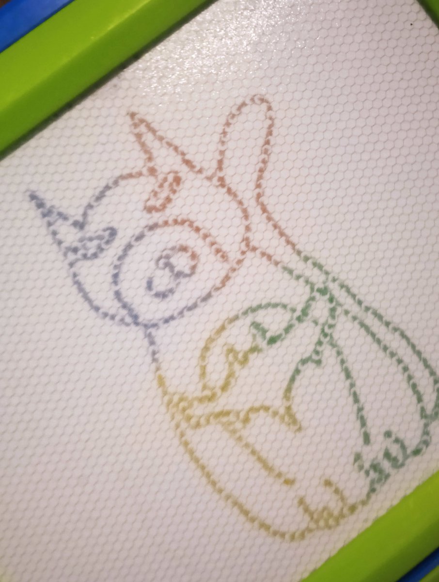 Me dió sueño así q para dar las buenas noches dejo 2 dibujitos de un batigato y un catwing SKFKSKKDKSTT buenas noches<3
#Batman #Nightwing