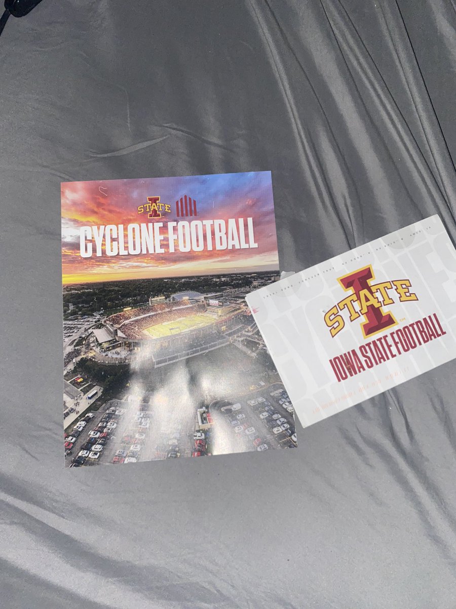 25ChrisKing's tweet photo. Thank you @CycloneFB for the mail! https://t.co/hYsBR8Psrx
