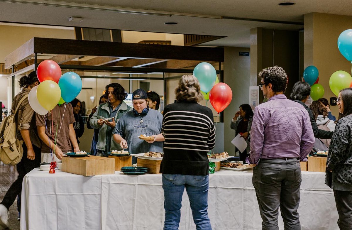 PUCNow's tweet image. ✨ Happy #NationalFirstGenDay 💚🎊✨

Today we #CelebrateFirstGen for their achievements and hard work at being the first in their family to attend college! We are so proud of you 👏👏👏

#PUCNow #LearnWithPurpose #RiseInFaith #ServeWithLove #WeLoveOurPUCFamily