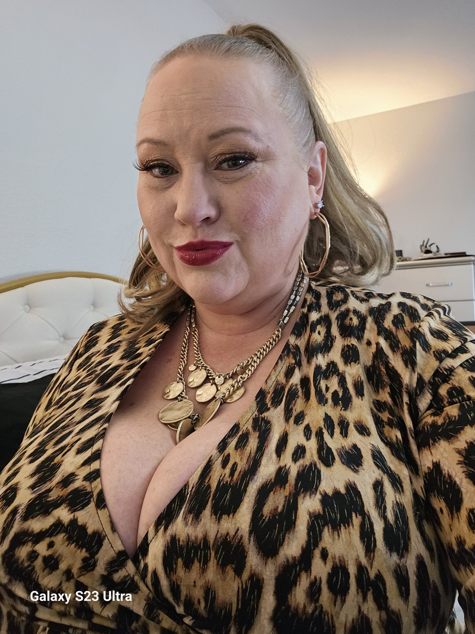 I'm shooting new content for you today! How do I look??? https://t.co/xzLah71HCW