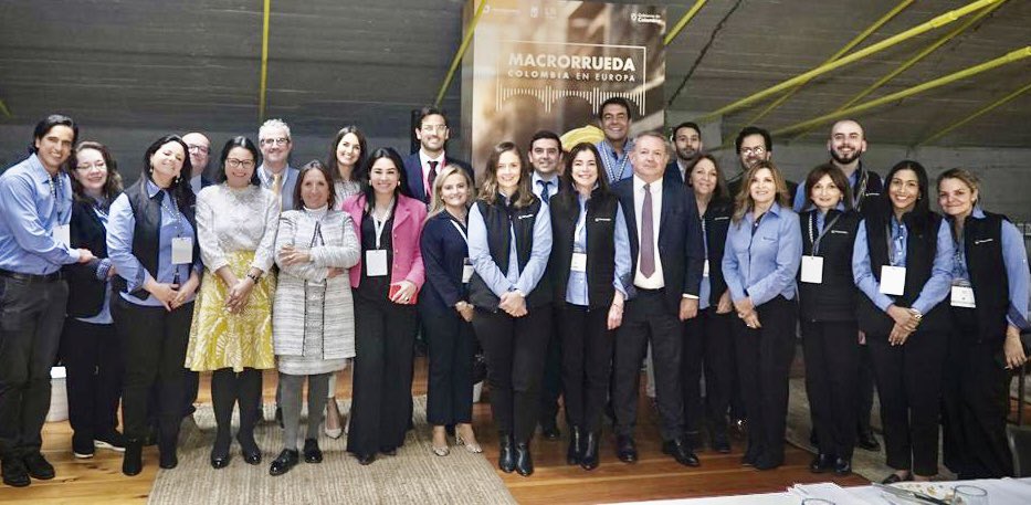 JulianaVillegas's tweet photo. Cada #Macrorrueda @PROCOLOMBIACO trae una nutrida agenda académica y espacios de intercambio de información clave para nuestros empresarios. #ColombiaEnEuropa no fue la excepción! Gracias @UNWTO @CeibEmpresarios @proexca @SEGIBdigital entre tantos aliados por hacer equipo🇪🇸🇨🇴 https://t.co/yItbfjZD1v