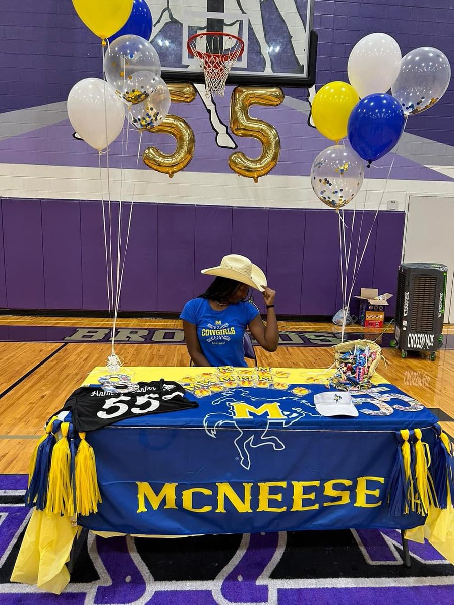 d1mikaa's tweet photo. 💙💛 #GeauxPokes 
Signed my NLT tonight! https://t.co/fn8K9IJbZk