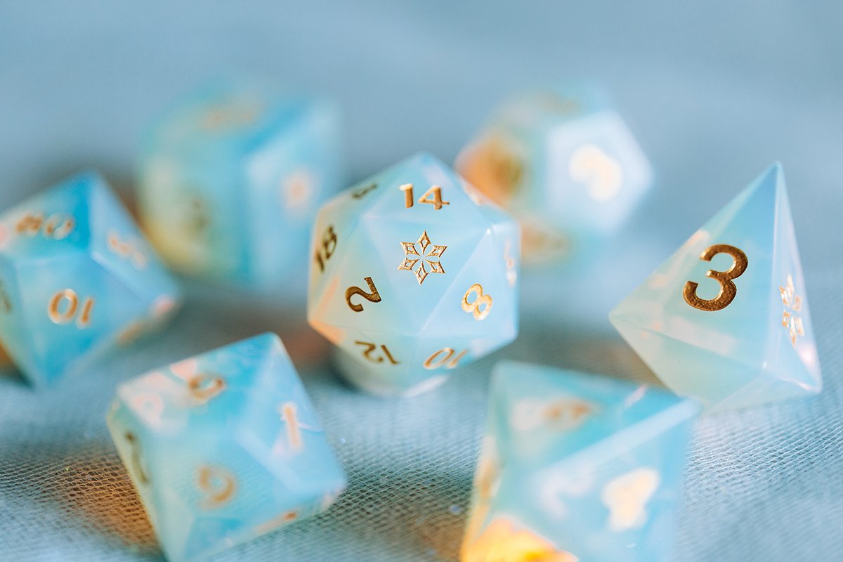 Genshin gemstone dice sets are launching on Kickstarter in 2 weeks! kickstarter.com/projects/broth… I want to send out a few sets to CCs who can review them to show off their quality~ DM if you're interested ❤️ 📸 @sorairo_days