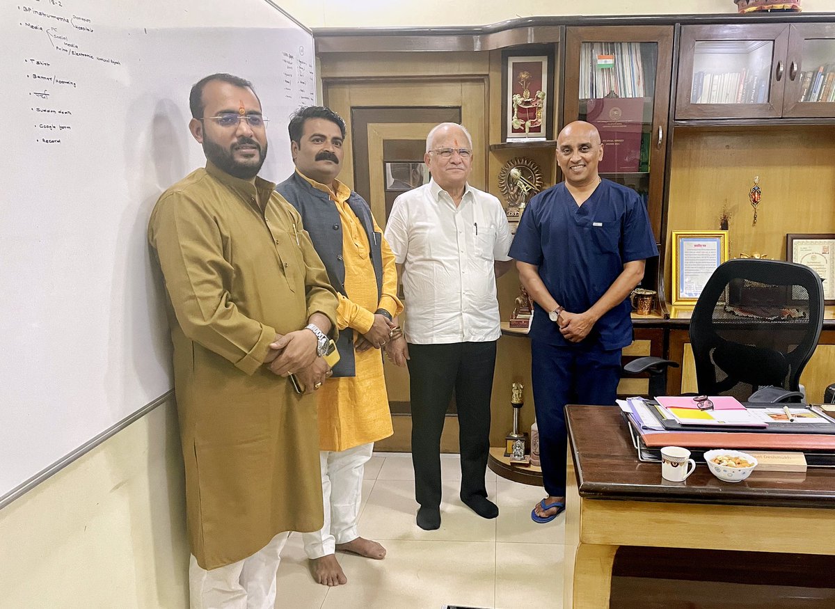 drabhijeetdesh's tweet photo. सांगली महाराष्ट्र के विधायक सुधीरदादा गाडगीळ जी के साथ भोपाल दक्षिण पश्चिम विधानसभा चुनाव को लेकर चर्चा ।
#फिर_इस_बार_भाजपा_सरकार #mpkemannmeinmodi #ModiVisionForIndia #ShivrajSinghChouhan #CMMadhyaPradesh #BhartiyaJantaParty #BJP4IND #bjp4mp https://t.co/YWTYf9tayE