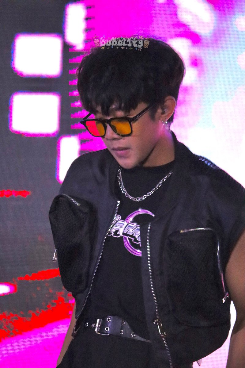 bubbl1ty's tweet photo. HD [051123]

born to be on stage

#Festivibes #UN1TY #ZWEITSONUN1TY @Zweitson_UN1TY https://t.co/DlCreBh1Lt
