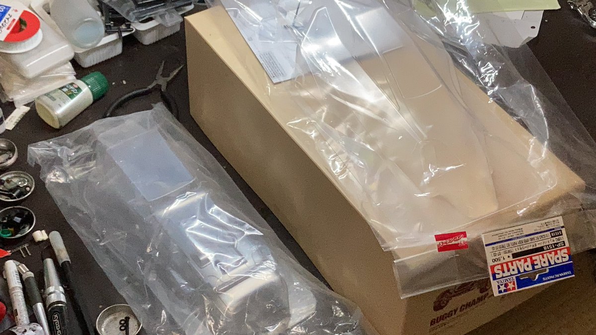 st_RC_associate's tweet photo. とりあえずyz-2tのダンパーとドラシャのメンテ終わったんで、息抜きがてら塗装の準備を始めます。

#hotshot #buggychamp #sandviper https://t.co/fVMubyCJrM