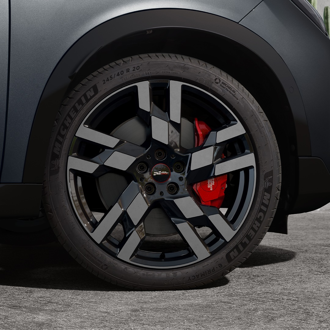 MINIEspana's tweet photo. El nuevo MINI John Cooper Works Countryman destaca por su
genes de competición. Desde las franjas del capó con la bandera a cuadros hasta el interior en Chili Red y negro 🔴 ⚫️ 🏁

#MINIES #MINIJCW #MINICountryman https://t.co/5RryGNcW4X